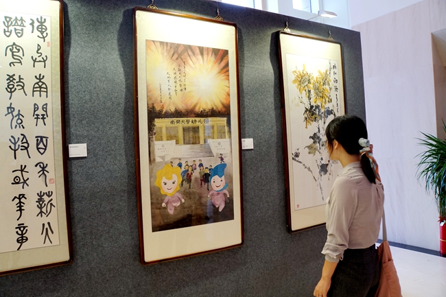 迎百年校庆百幅作品亮相最忆南开百年校庆摄影书画展